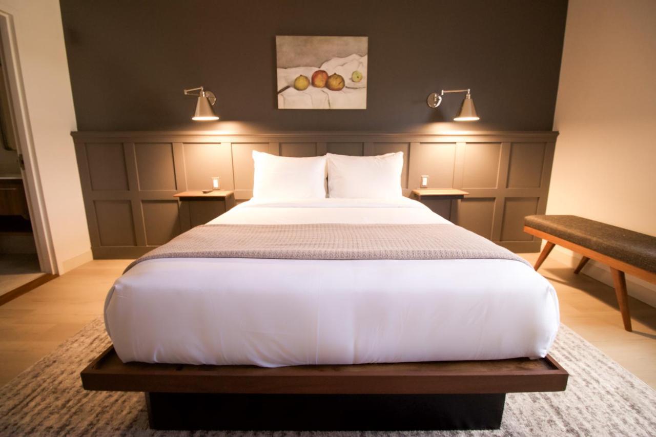 Meeting House Boutique Hotel Фолс Черч Экстерьер фото